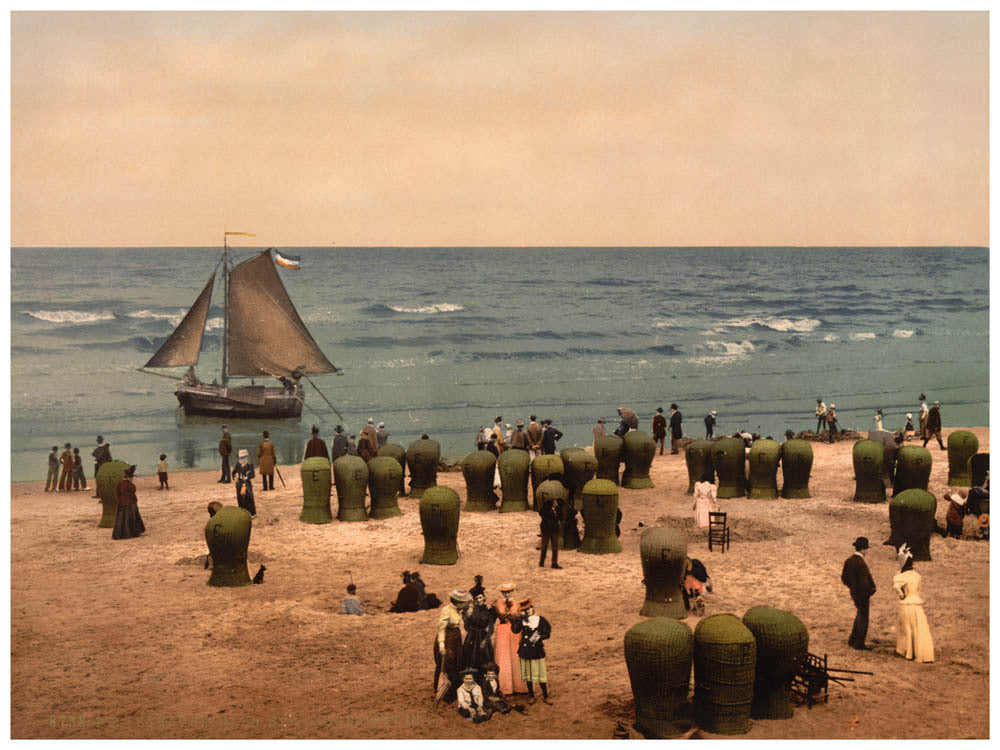 The beach, Scheveningen, Holland 0400-5255