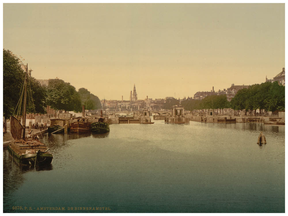 The Binnen Amstel (inner Amstel), Amsterdam, Holland 0400-5668